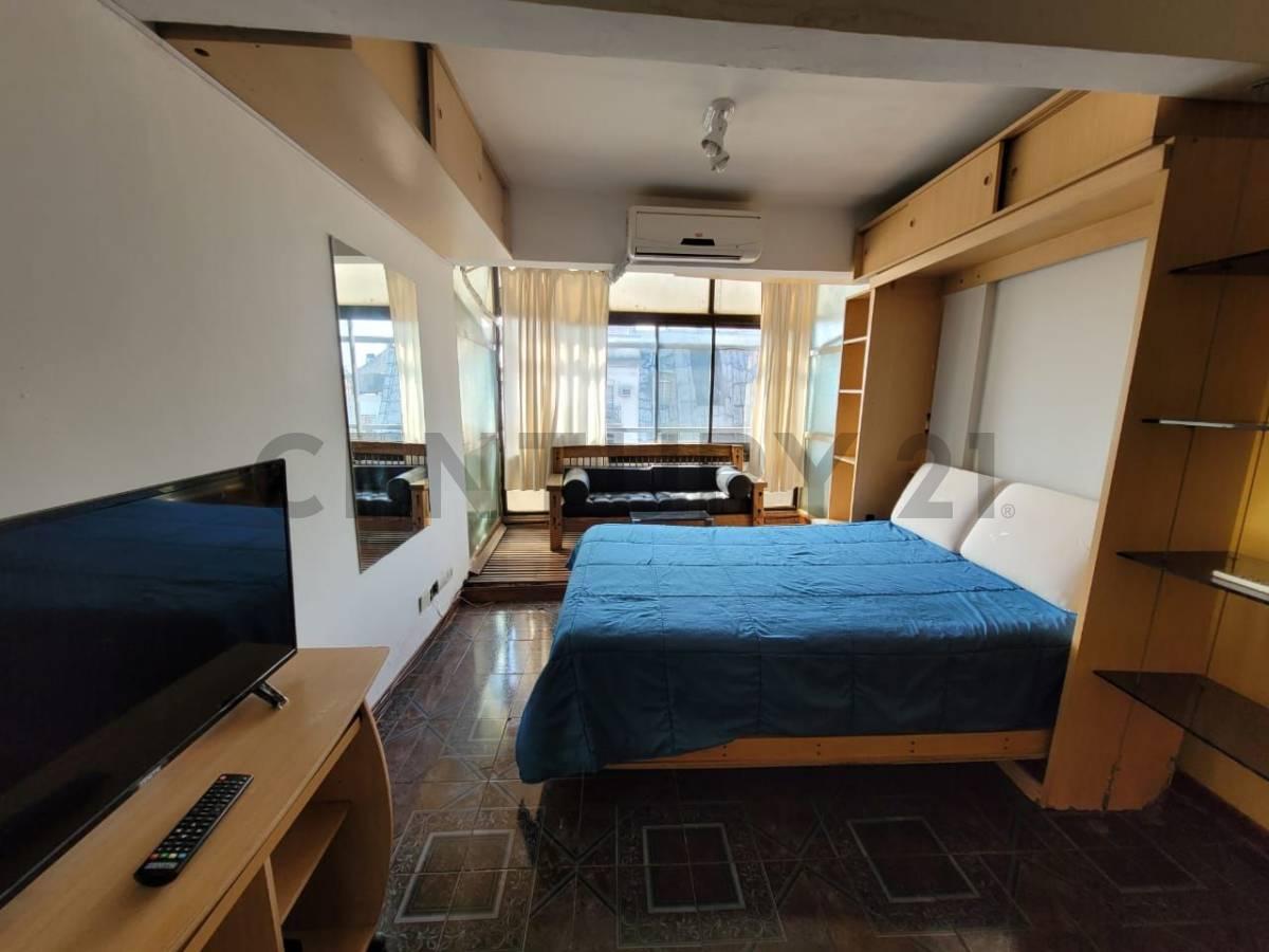 SE VENDE MONOAMBIENTE EN AVENIDA SANTA FE, PISO ALTO. APTO PROFESIONAL. — foto 1