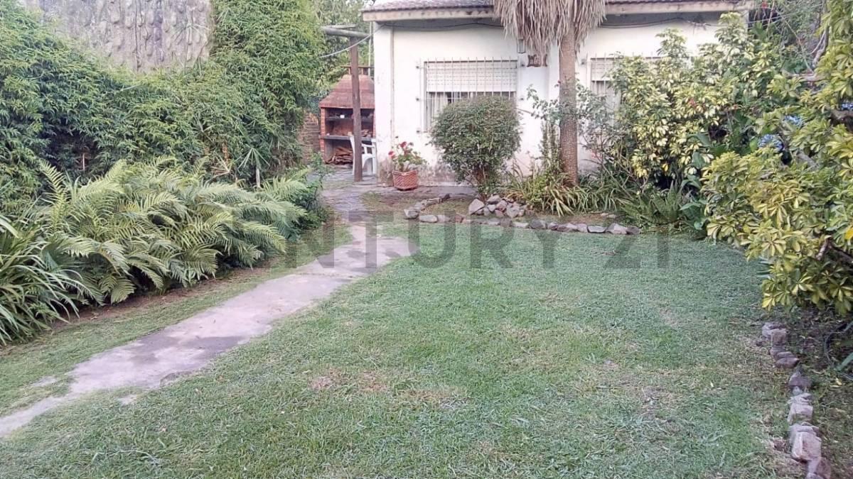 CASA DE 3 AMBIENTES con JARDIN EN FLORENCIO VARELA, TERRENO DE 300 MTS2 — foto 1