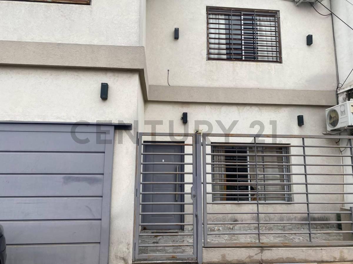 CASA EN VENTA VILLA LUZURIAGA 4-5 ambientes en LOTE PROPIO — foto 1