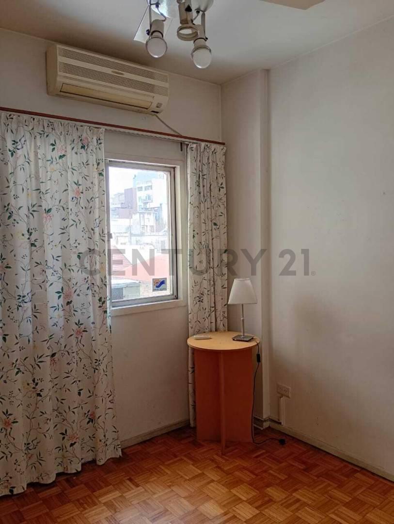 Venta de departamento de 2 ambientes con dormitorio, placard y área de lavadero en Boedo, CABA — foto 1