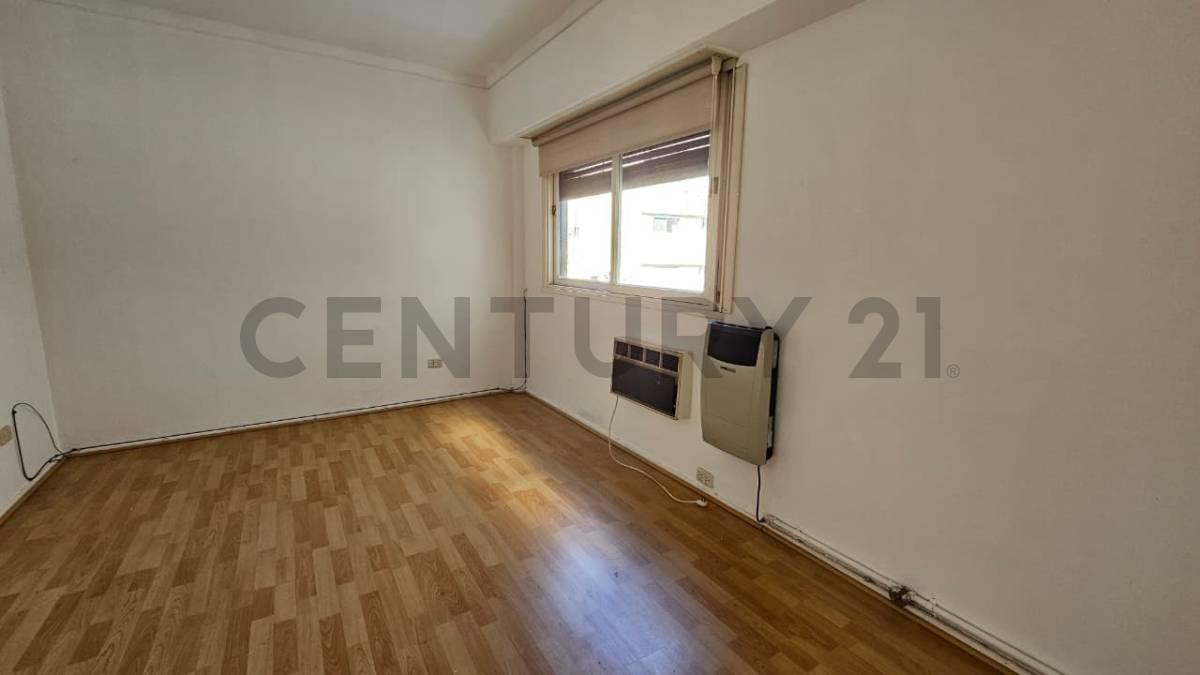 Departamento en Alquiler tradicional de dos ambientes en zona céntrica de Olivos — foto 1