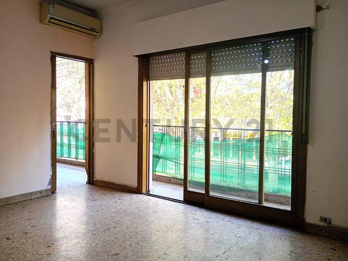 Venta PH 3 ambientes, patio, balcón, terraza y dos locales. — foto 1