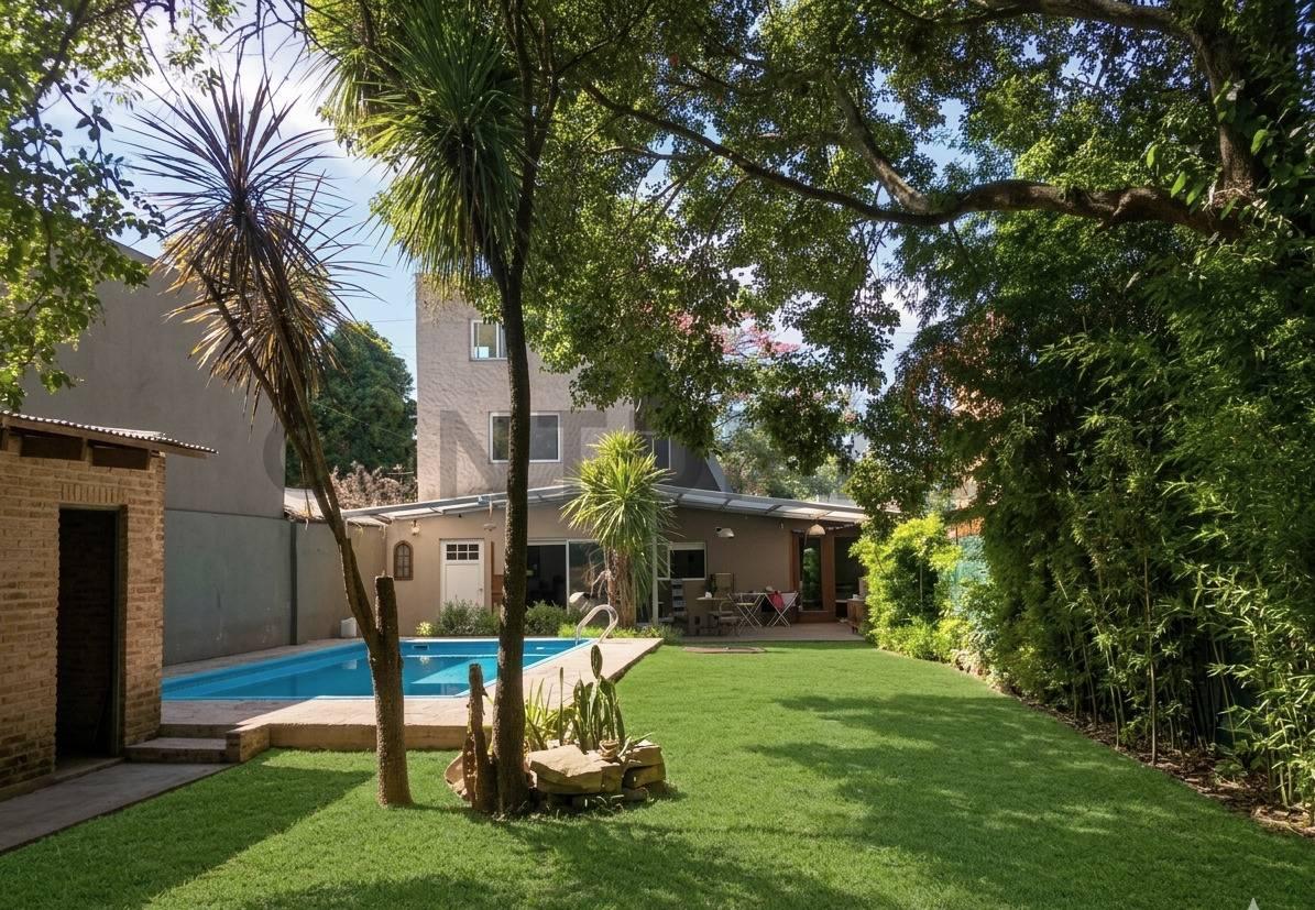 Casa alpina en venta en City Bell — foto 1