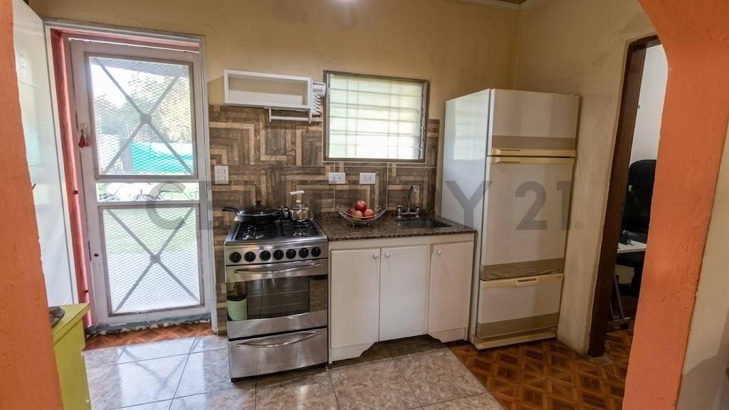 HERMOSA CASA CON AMPLIO PATIO EN ARTURO SEGUÍ — foto 1