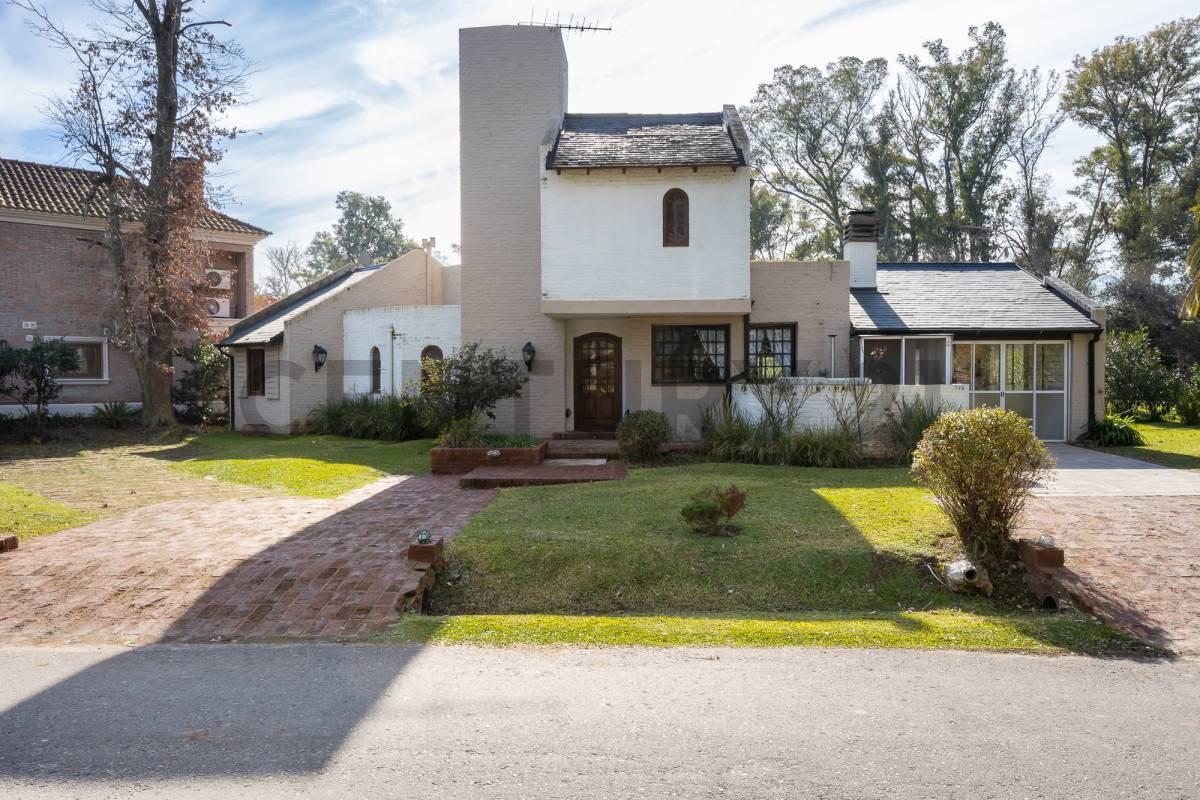 VENTA CASA 4 AMBIENTES - PRADERAS DE LUJAN - APTO CREDITO - PERMUTA — foto 1