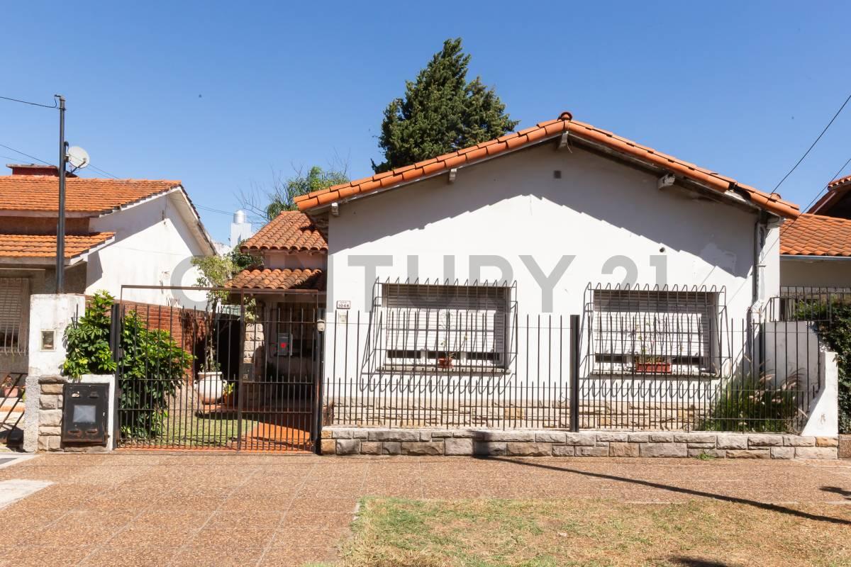VENTA CASA 5 AMB. CON JARDIN EN RAMOS MEJÍA - PERMUTA — foto 1