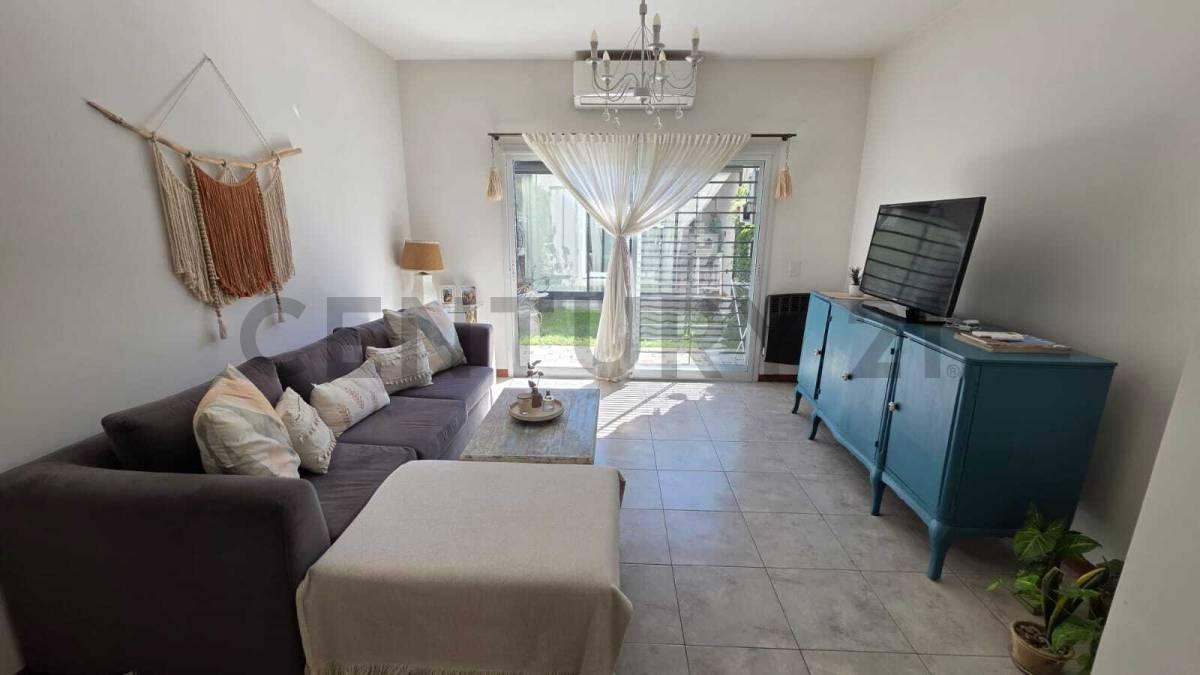 VENTA DÚPLEX 4 AMBIENTES EN ITUZAINGÓ NORTE CON JARDÍN Y COCHERA - APTO CRÉDITO - ACEPTA PERMUTA — foto 1