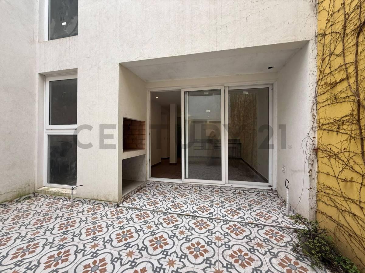 VENTA DEPARTAMENTO 2 AMBIENTES CON PATIO Y PARRILLA A ESTRENAR -FLORES — foto 1