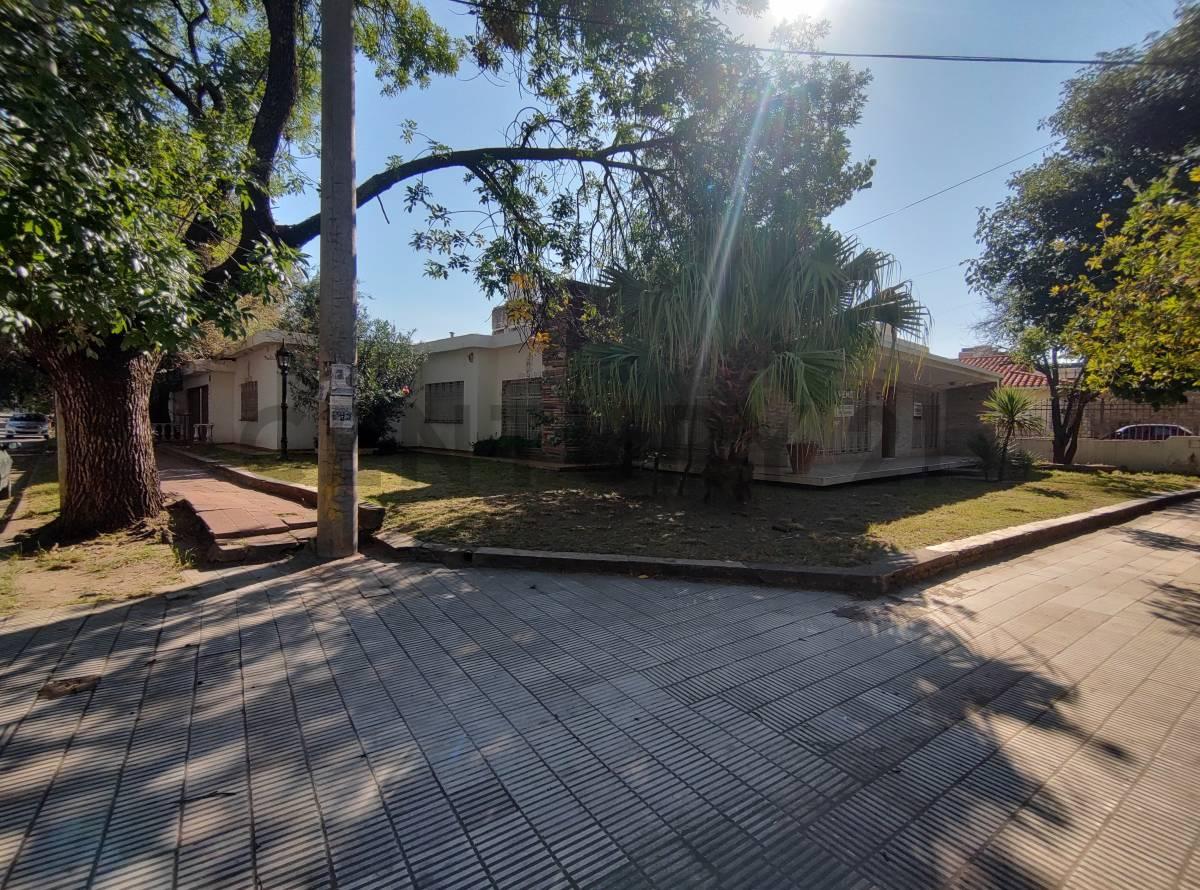 Venta Casa Alto Verde. Esquina Premium 800m². Gran Potencial Comercial y Residencial. — foto 1