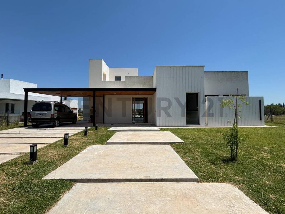 CASA EN VENTA EN BARRIO PRIVADO SAN SEBASTIAN — foto 1