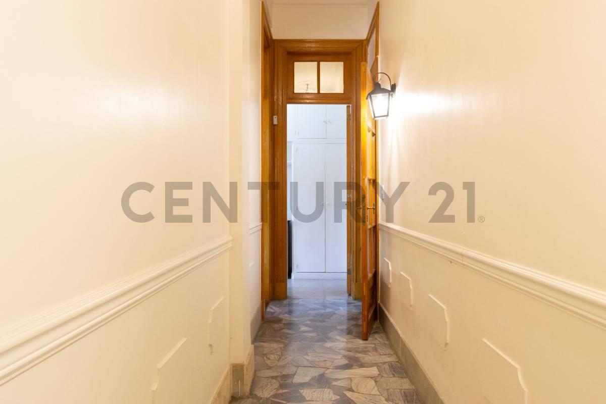 Venta de departamento 4 ambientes estilo frances en Balvanera — foto 1