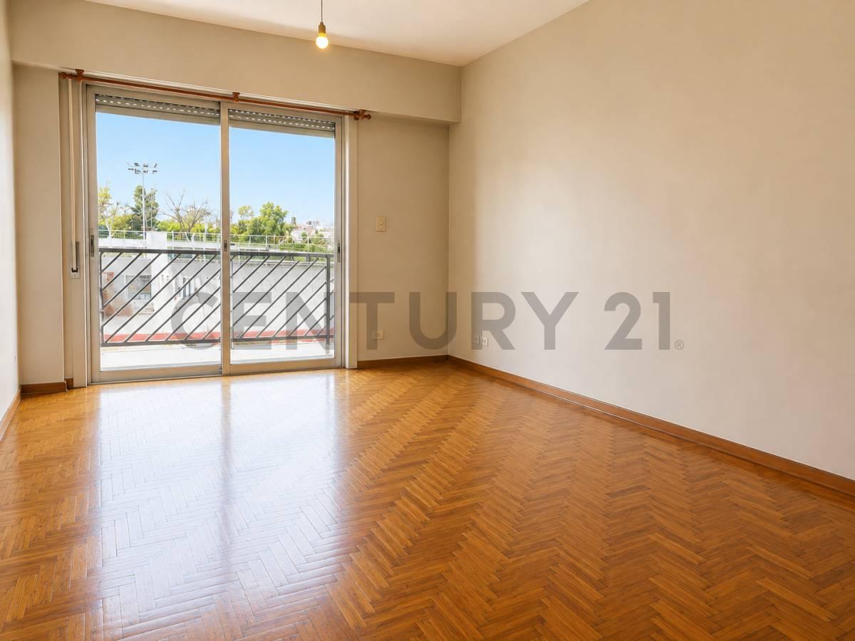 VENTA EN CABALLITO - 3 AMBIENTES AMPLIO CON BALCÓN Y VISTA ABIERTA – EXCELENTE PRECIO — foto 1
