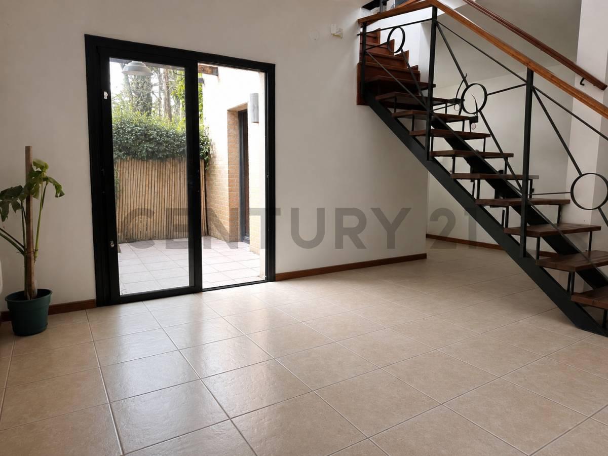 CASA DE CATEGORÍA EN ALQUILER EN CONDOMINIO LA ESQUINA – A PASOS DE HIGHLAND — foto 1