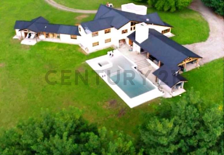 VENTA CASA DE 700M2 , SOBRE FRACCION DE 3,5HA FRENTE A CASCADA EL HOYO CHUBUT — foto 1