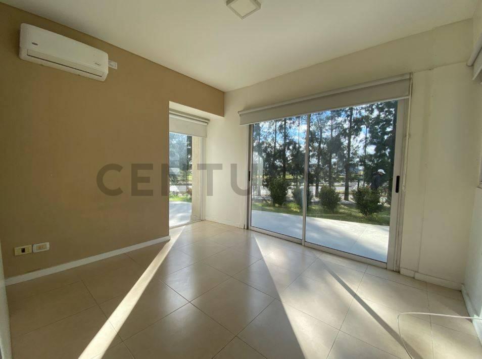 3 ambientes en PB con jardín propio y 2 cocheras en El Palmar Nordelta — foto 1