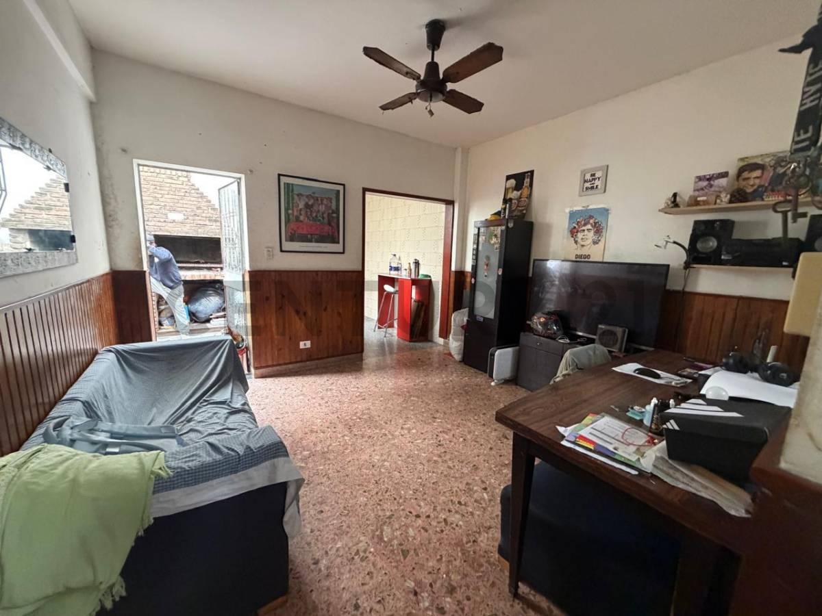 VENTA CON LOCAL PATIO Y TERRAZA en Villa Pueyrredón — foto 1