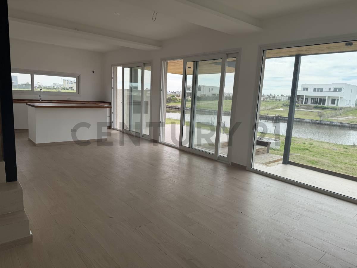 VENTA CASA 5 AMBIENTESEN EL NAUDIR LOTE CON SALIDA AL RIO A ESTRENAR — foto 1