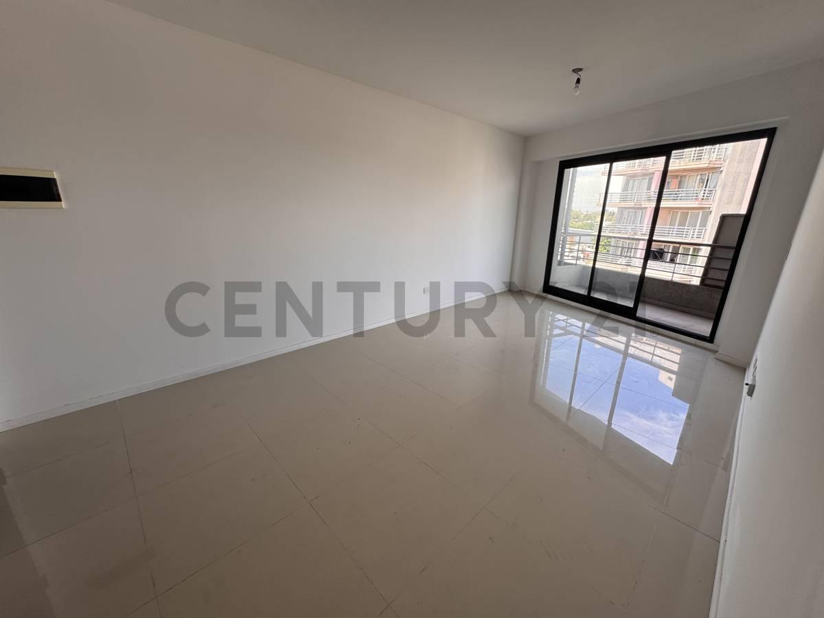 DEPARTAMENTO DOS AMBIENTES CON BALCON Y COCHERA CUBIERTA — foto 1