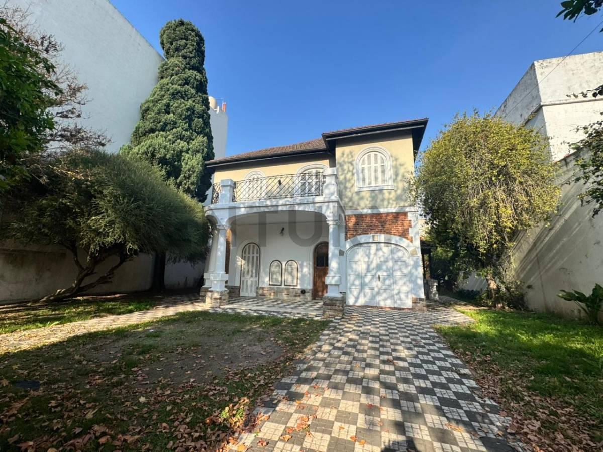 VENTA CASA 5 AMBIENTES CON 4 DORMITORIOS Y ESCRITORIO, JARDÍN Y COCHERA EN SAAVEDRA — foto 1