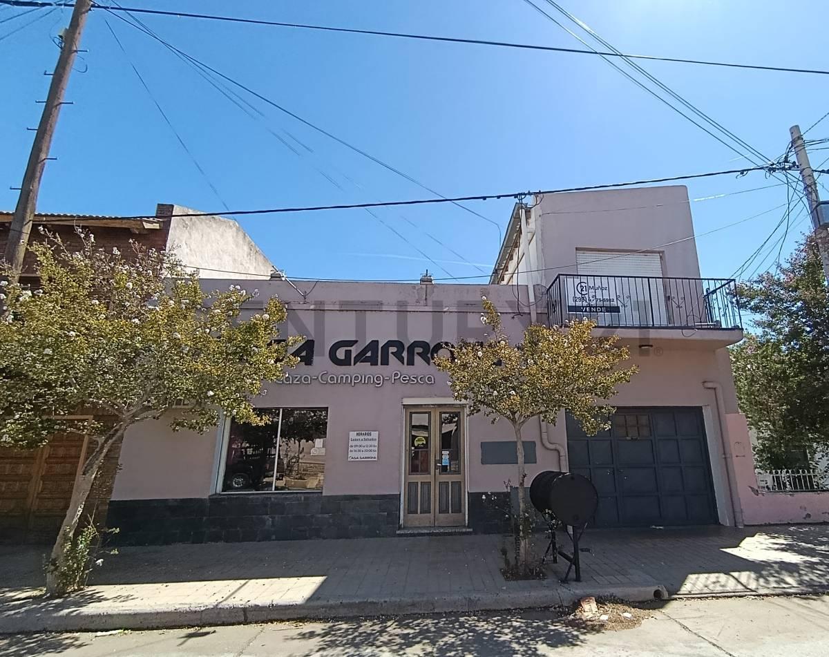 Venta de Casa mas Local Comercial en Villa Regina — foto 1
