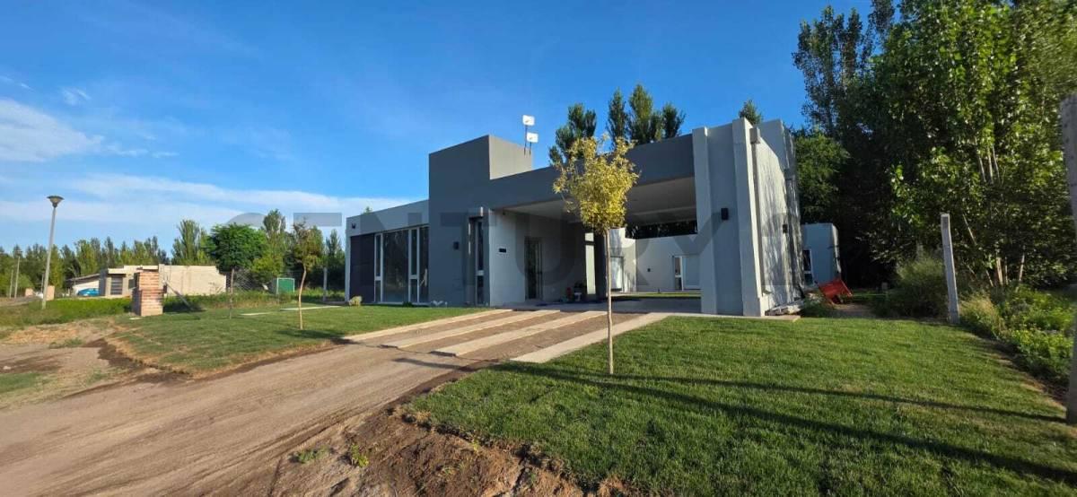 Venta de casa 3 dormitorios B° Cruz del Sur , General Roca — foto 1