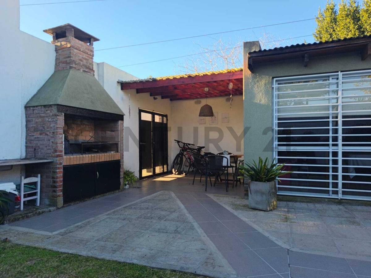 CASA EN VENTA LA PLATA 2 DORMIs — foto 1