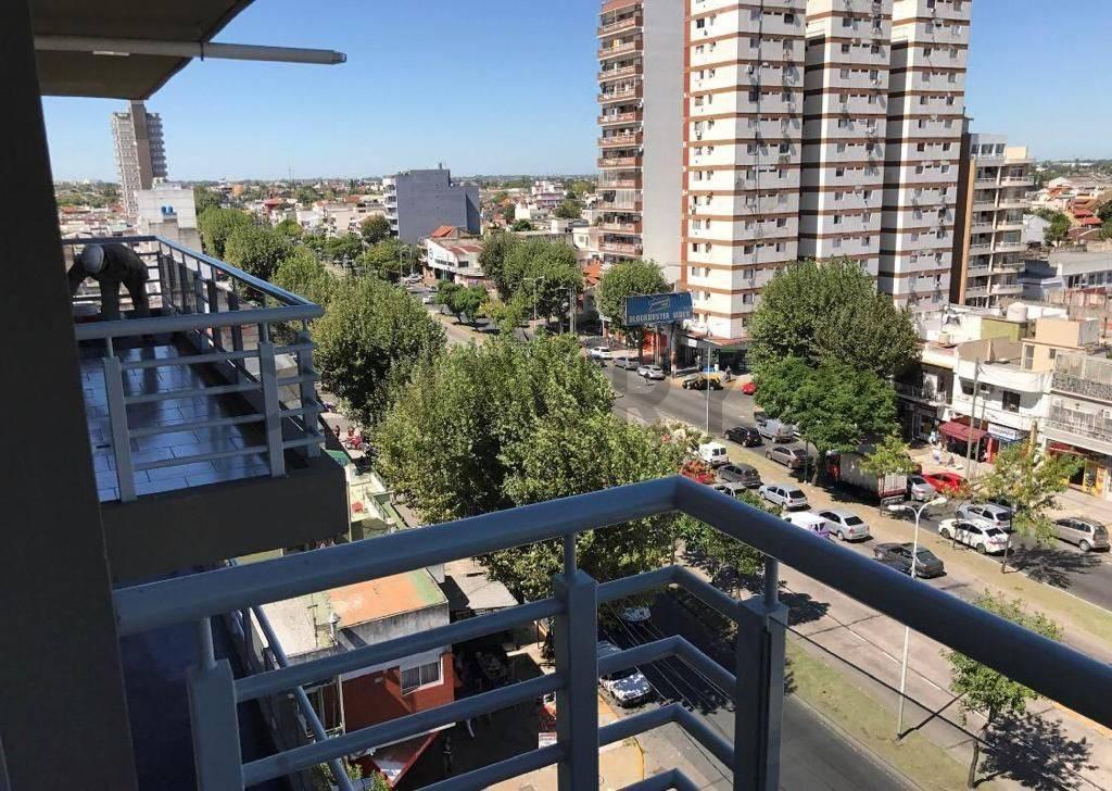 VENTA DEPARTAMENTO 3 AMBIENTES CON BALCÓN – 8° PISO AL FRENTE – LUMINOSIDAD Y CONFORT EN CADA RINCÓN — foto 1