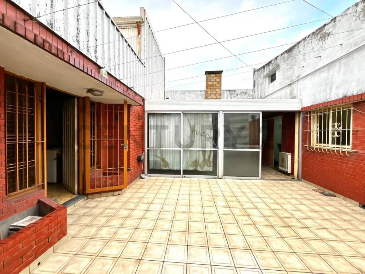 Casa con local, quincho y cochera en venta – Ensenada — foto 1