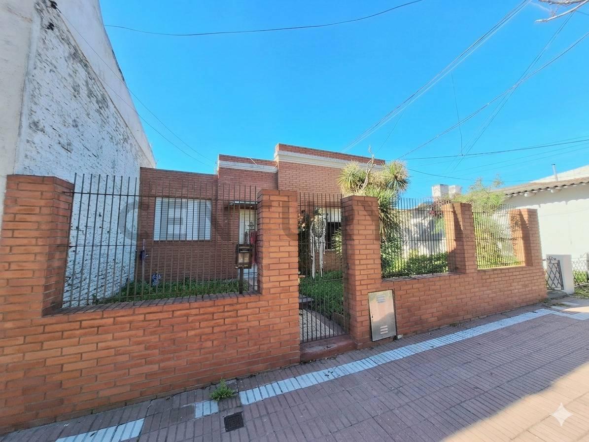 Casa 4 ambientes en zona Don Bosco a reciclar — foto 1