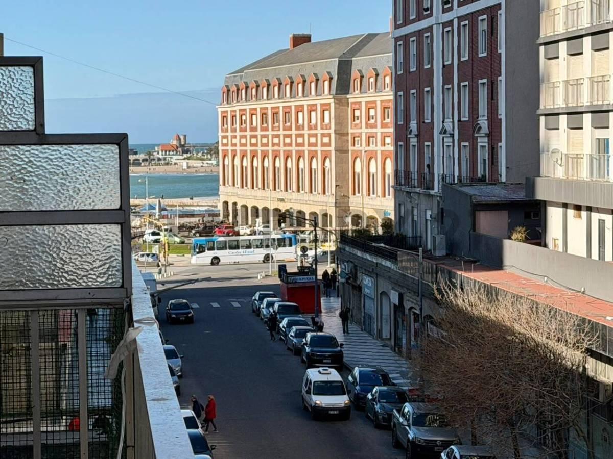 Monoambiente con balcón a la calle y vista al mar | Centro | Mar del Plata — foto 1