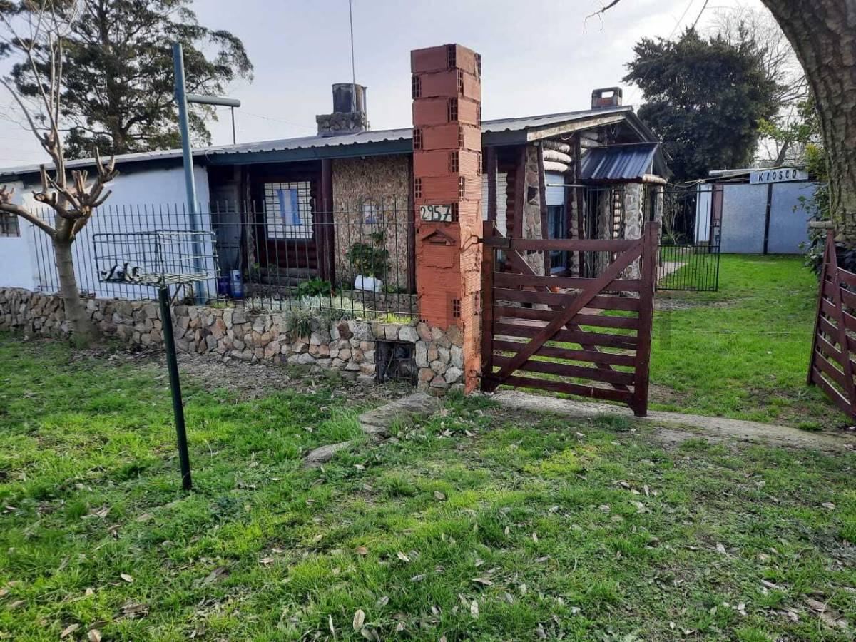 Vendo casa con 2 galpones zona comercial — foto 1