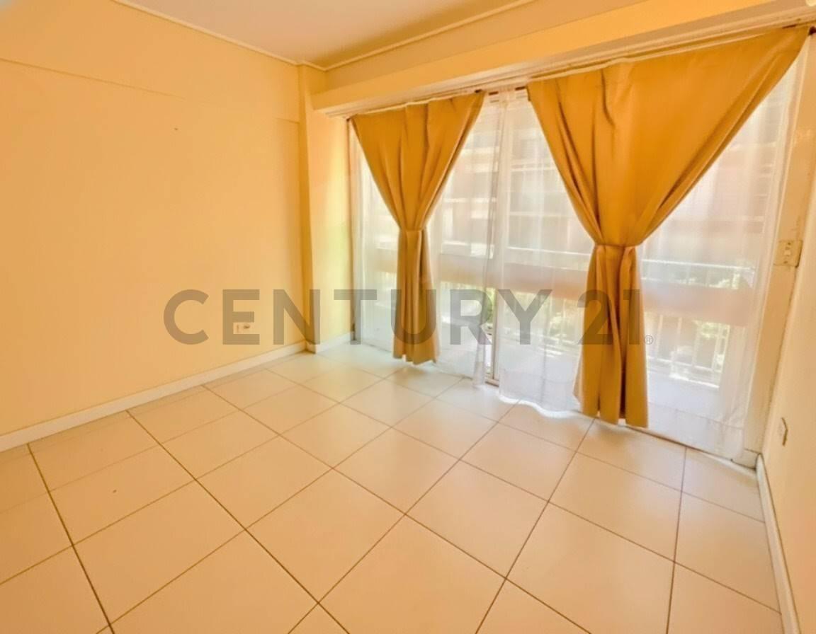 VENTA! Departamento 2 ambientes + dependencia al frente y con balcon — foto 1