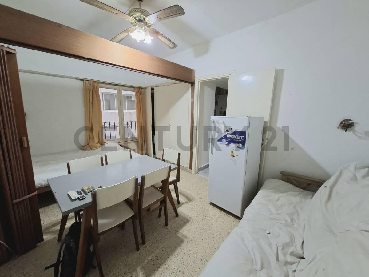 Monoambiente interno en zona Plaza Colón — foto 1