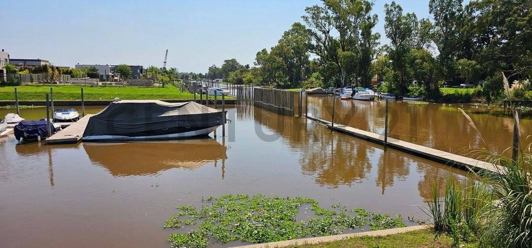 Terreno en venta con amarra Nautico el Canal — foto 1