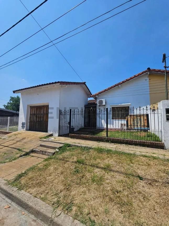 Venta Casa 3 Ambientes M. grande con gran parque ( Apto Credito) — foto 1