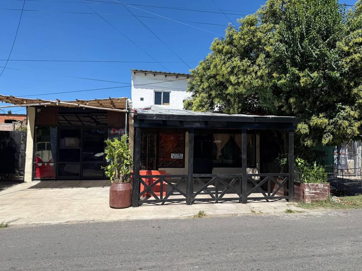 INVERSIÓN: 2 LOCALES COMERCIALES + CASA INDEPENDIENTE DE 3 DORMITORIOS — foto 1