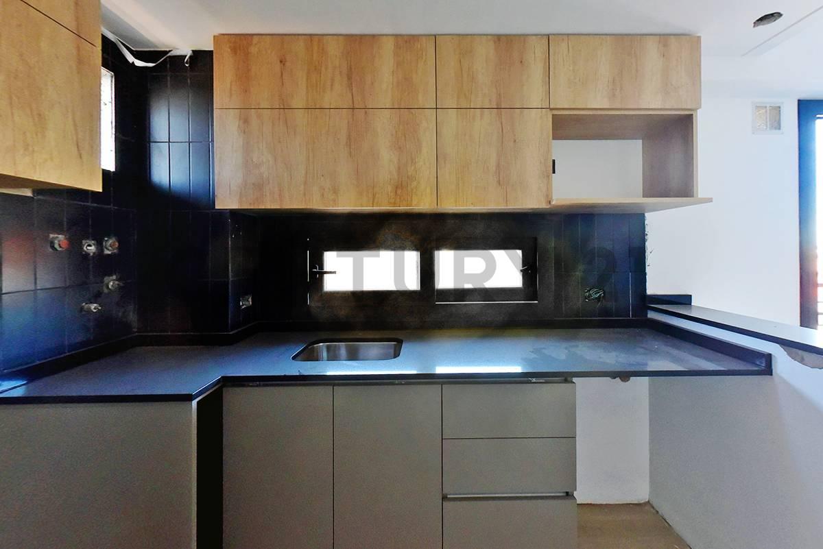VENTA DEPTO 3 AMBIENTES CON BALCON Y COCHERA EN SAN MARTIN. — foto 1