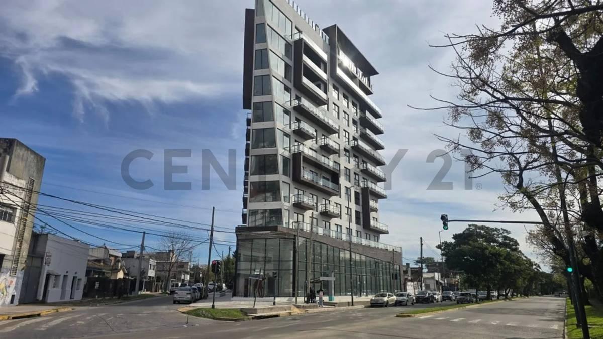VENTA DEPARTAMENTO 3 AMBIENTES CON BALCON HURLINGHAM CENTRO EDIFICIO DEPARC POLO CON FULL AMENITIES — foto 1