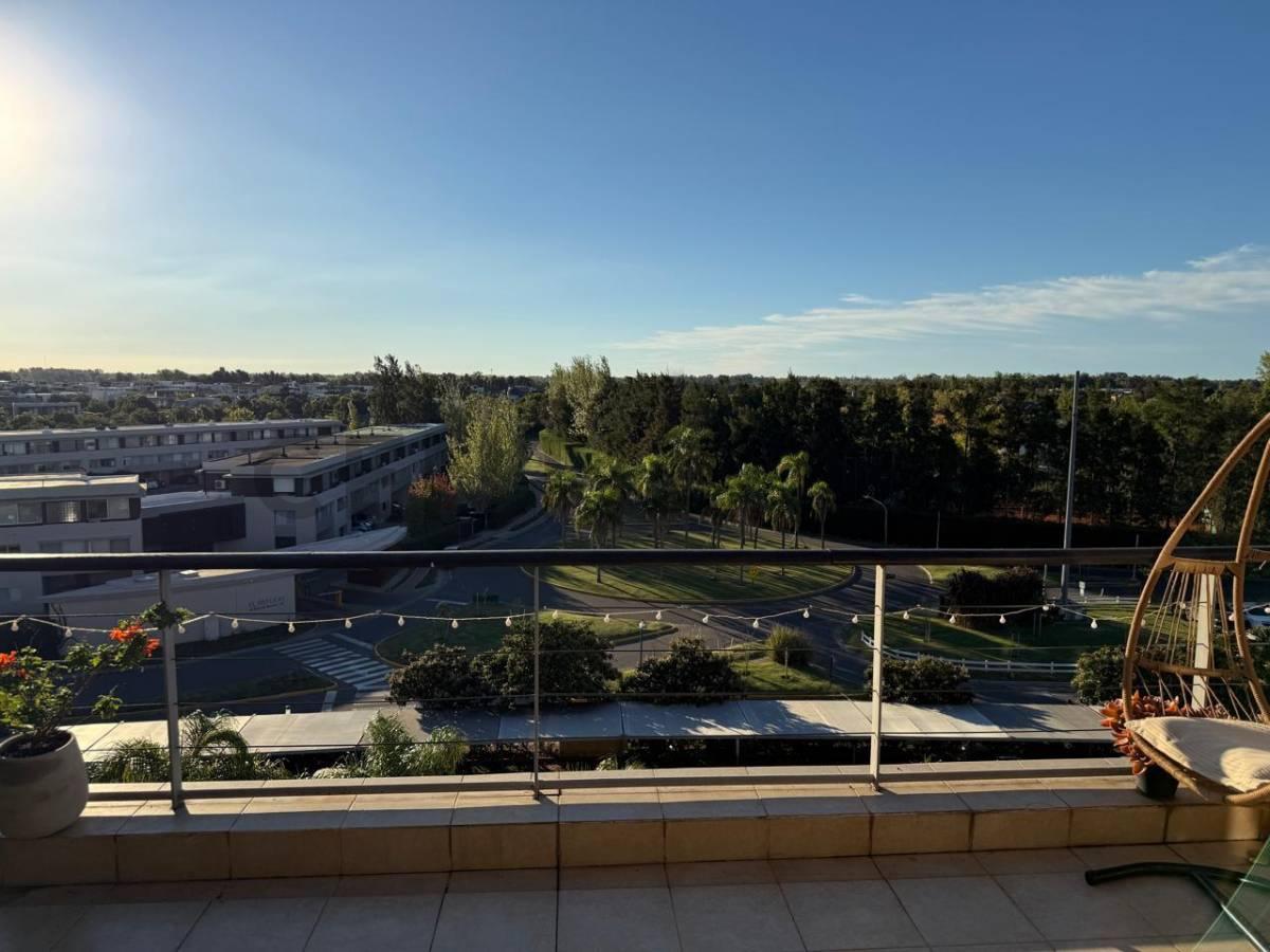 Monoambiente con entrepiso reciclado a nuevo en Bahía Grande, Nordelta - Edificio Studios 1 — foto 1