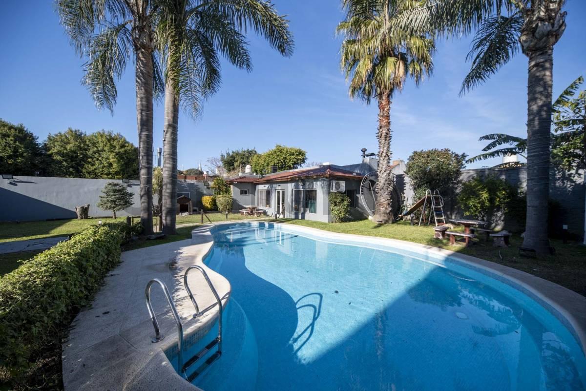 VENTA CASA 5 AMBIENTES CON QUINCHO PARQUE Y PILETA EN VILLA BALLESTER — foto 1