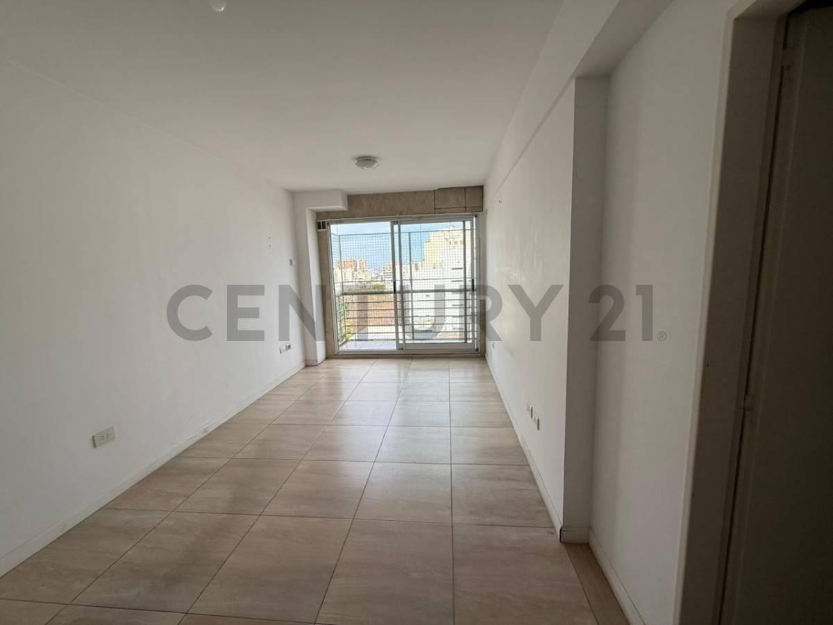 Venta departamento 2 ambientes con balcón al contrafrente en San Cristóbal — foto 1