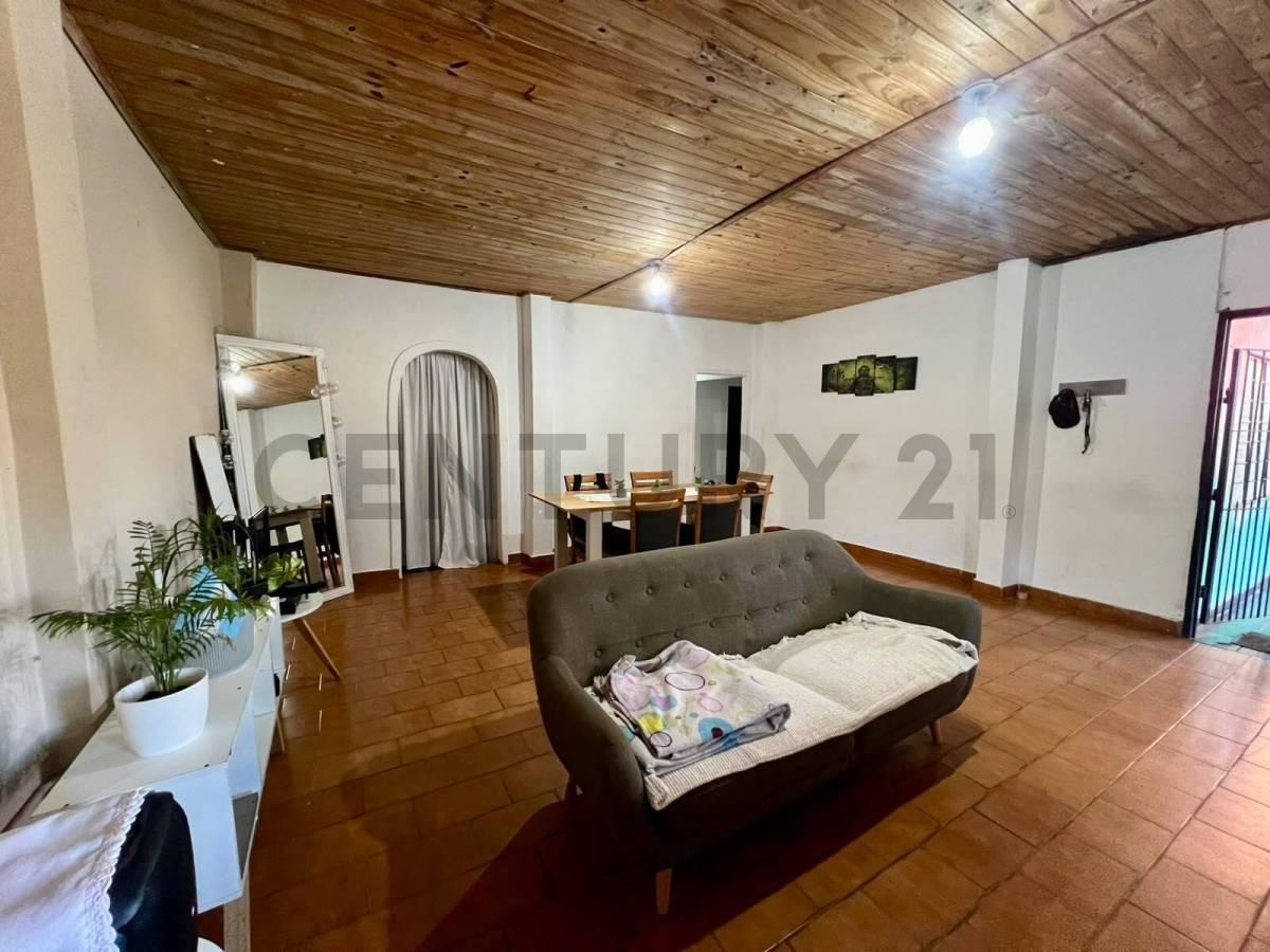 VENTA CASA 4 AMB EN ITUZAINGO NORTE + DEPTO 2 AMB INDEPENDIENTE — foto 1
