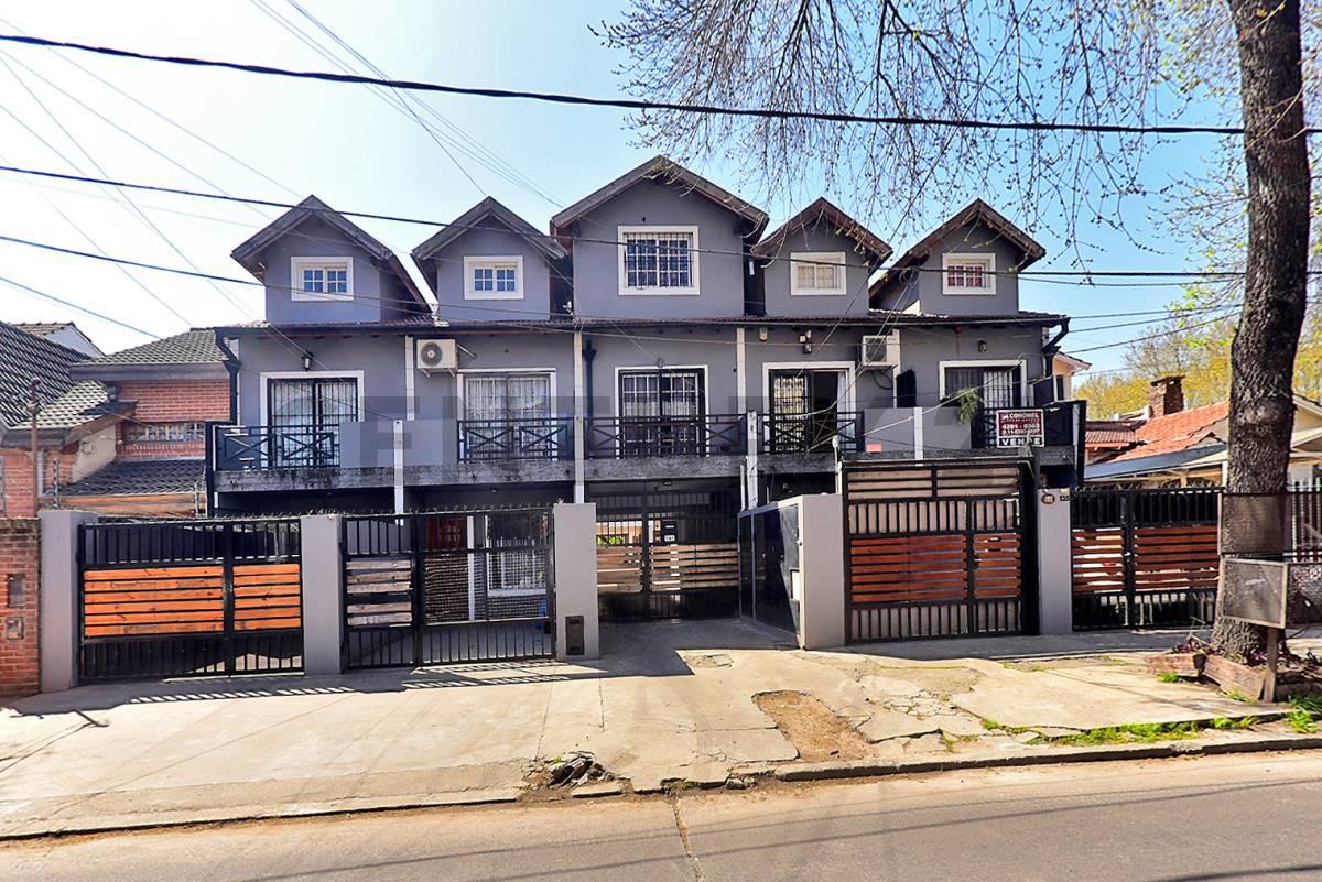 VENTA DUPLEX 4 AMBIENTES CON PATIO Y COCHERA EN MONTE GRANDE — foto 1