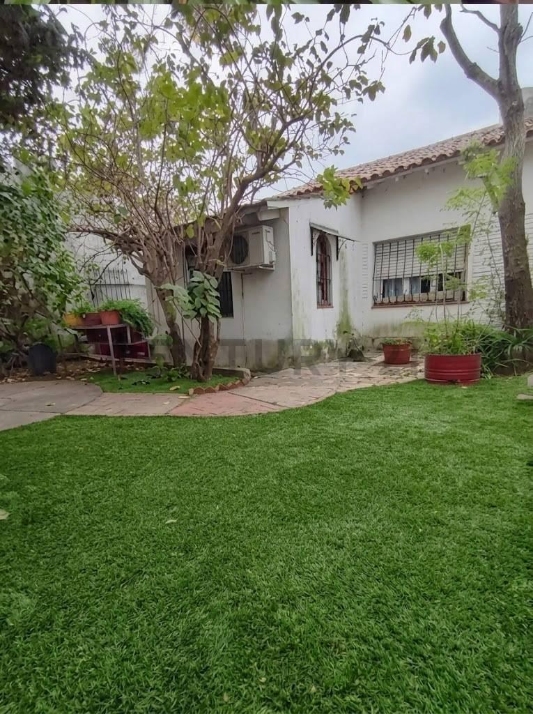 VENTA – CASA 4 AMBIENTES + ESCRITORIO, CON PARQUE, EXCELENTE UBICACIÓN FRENTE AL GOLF DE SAN ANDRÉS — foto 1