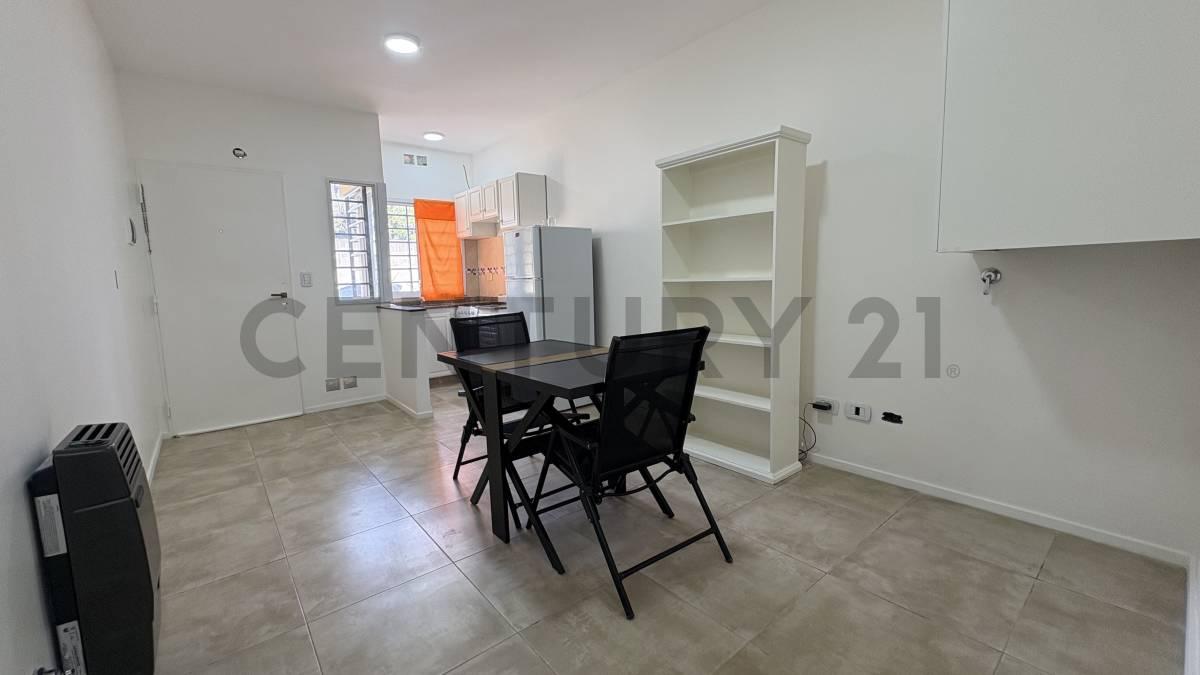 OPORTUNIDAD VENTA DEPARTAMENTO 2 AMBIENTES RECICLADO A NUEVO CON COCHERA Y PATIO EN JOSE C PAZ APTO CRÉDITO — foto 1