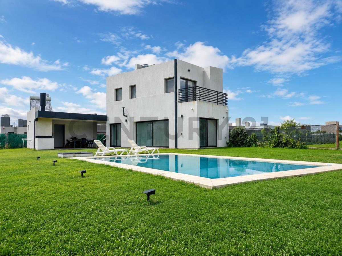 Venta de casa en Ibarlucea — foto 1