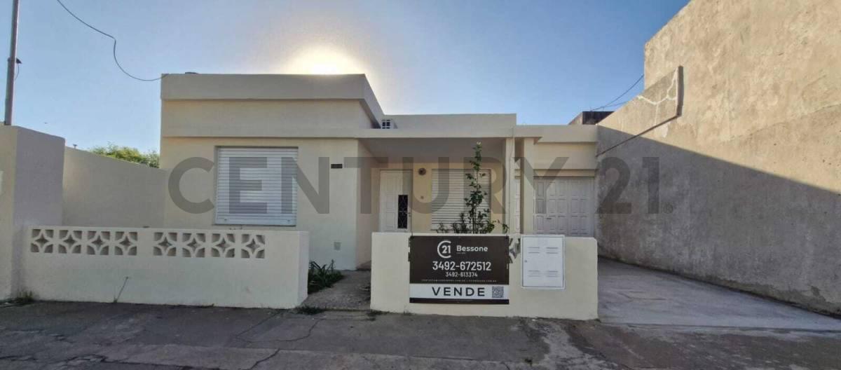 Casa sobre avenida en venta en Rafaela — foto 1