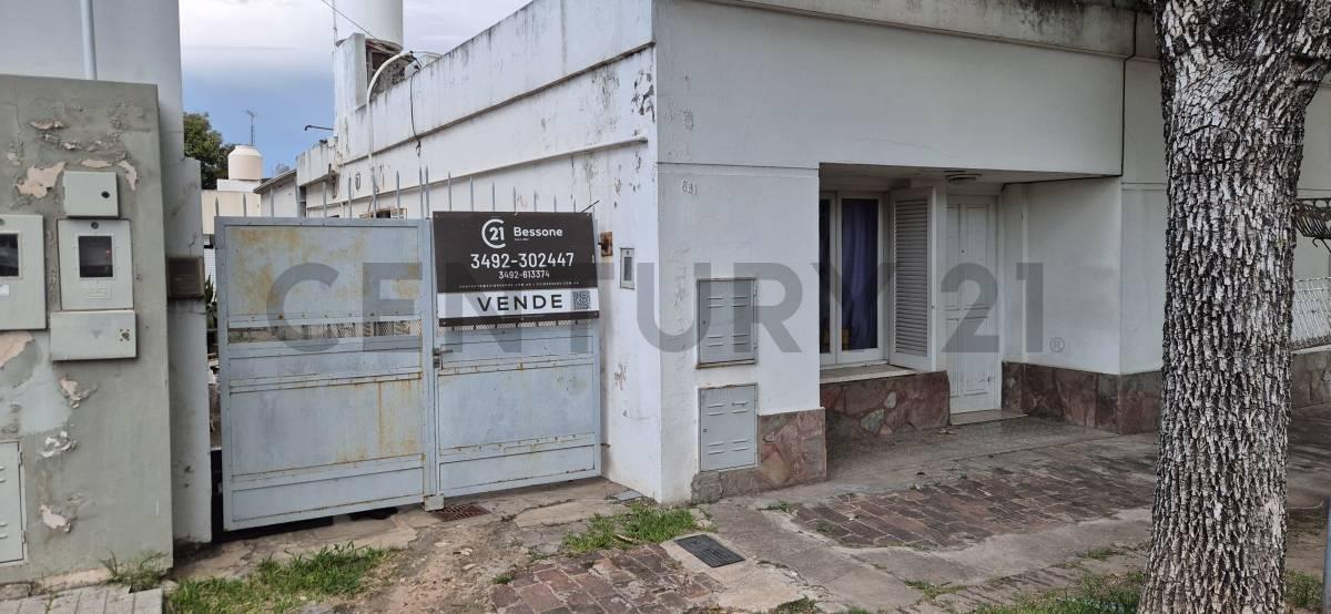 SE VENDE EN RAFAELA 2 PROPIEDADES EN LOTE UNICO — foto 1