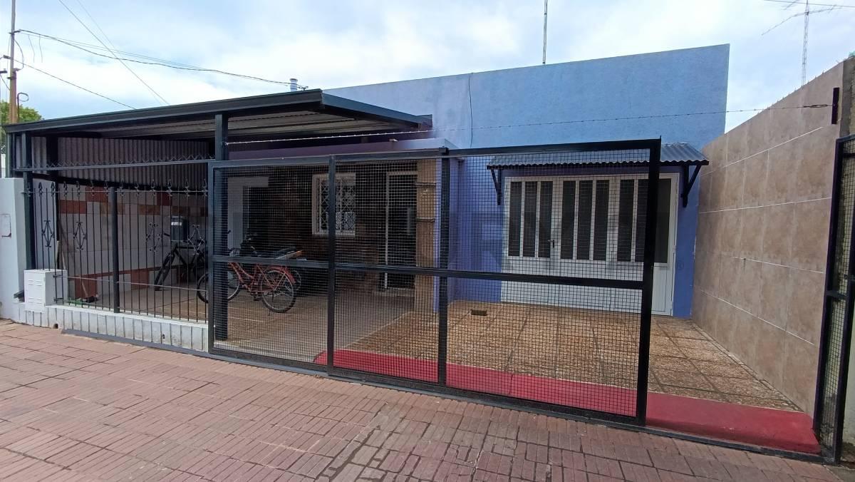 CASA EN VENTA EN RAFAELA CON TODOS LOS SERVICIOS — foto 1