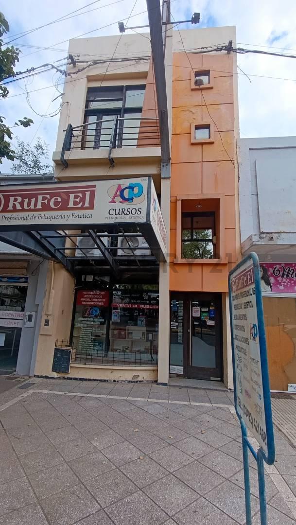SE VENDE IMPORTANTE INMUEBLE FRENTE A LA PLAZA 25 DE MAYO - RAFAELA — foto 1